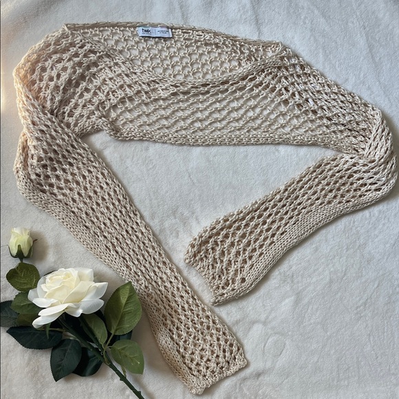 Cream Knit Shrug - Picture 2 of 2
